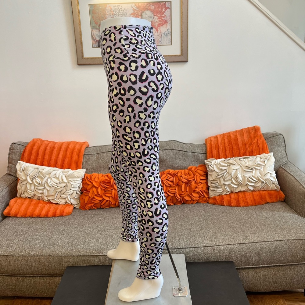 ❣️🆕UGG Purple&Black Animal Print Saylor Leggings❣️ - Picture 5 of 10